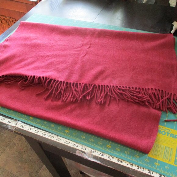Beautiful soft Raspberry 100% wool shawl - Picture 1 of 4